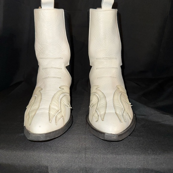 Stylish White and Black leather Women's Boots - Picture 2 of 11